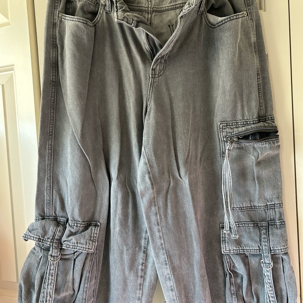 wild fable junior’s Washed Gray Cargo Jeans 90s JNCO cargo concert zoomer